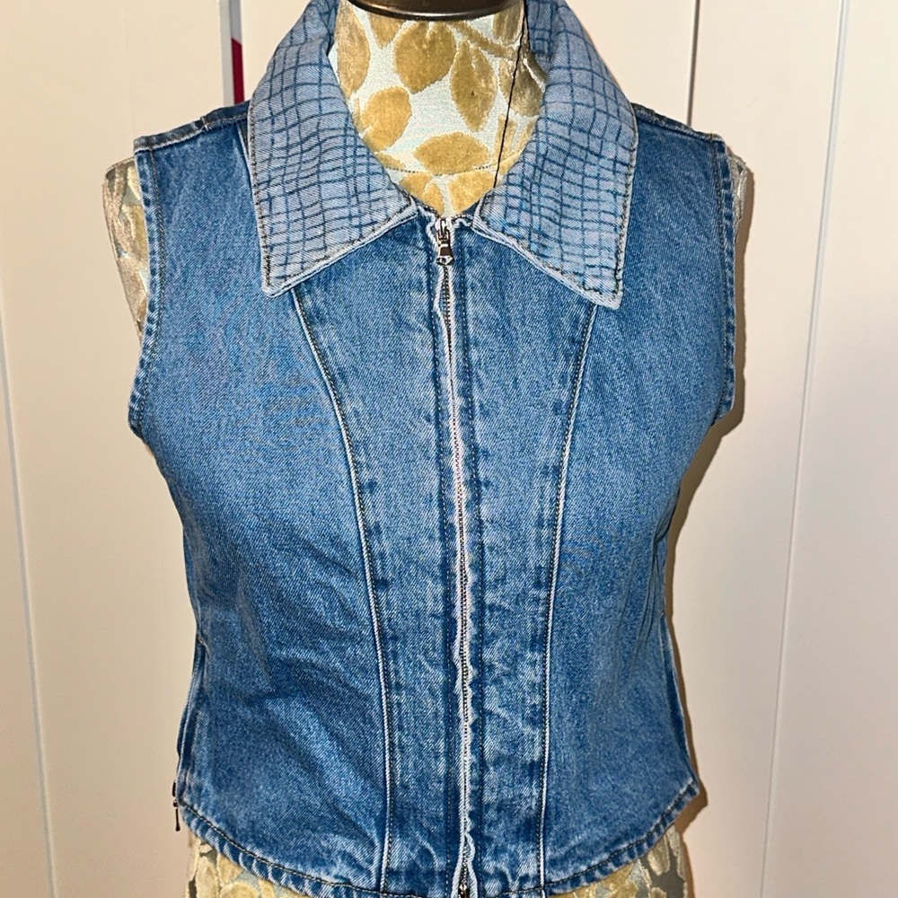 NWT Urban Revivo Zip-Front Denim Vest Top